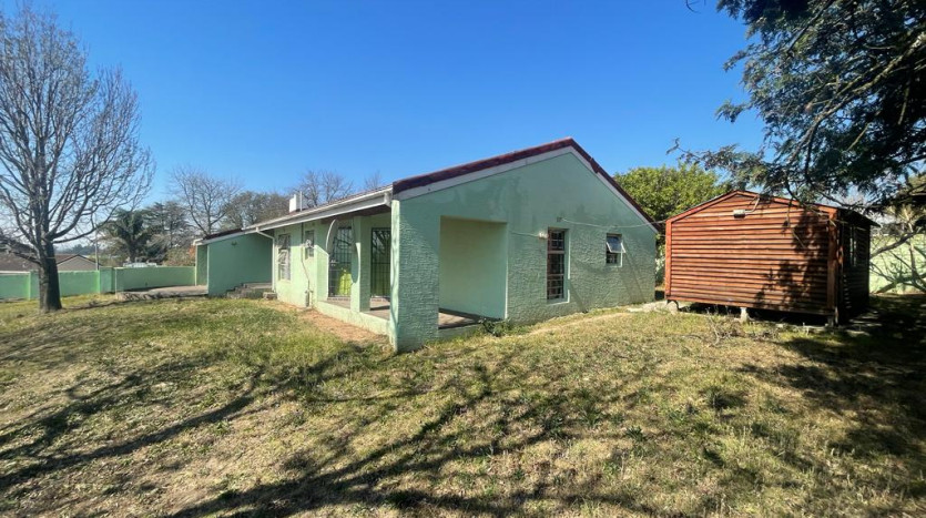 4 Bedroom House & Outbuilding in Mthatha Property Images