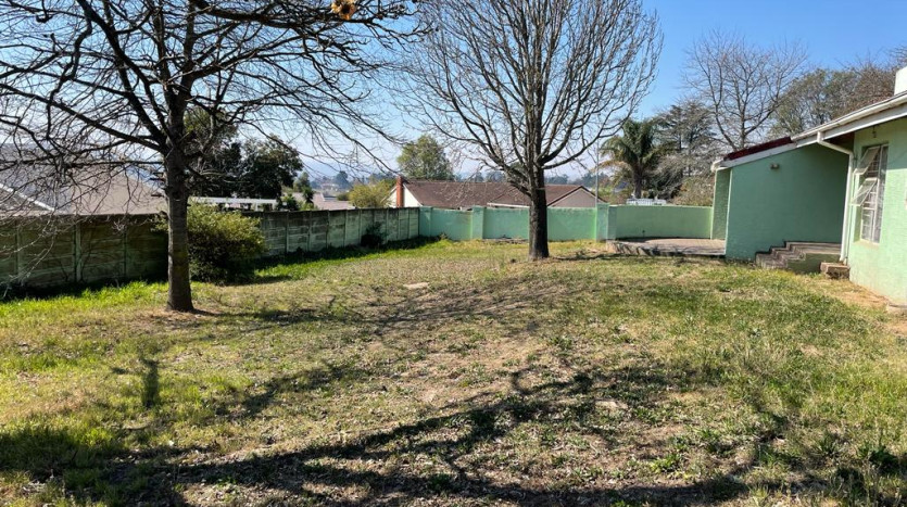 4 Bedroom House & Outbuilding in Mthatha Property Images