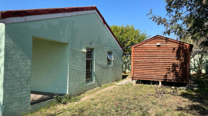 4 Bedroom House & Outbuilding in Mthatha Property Images