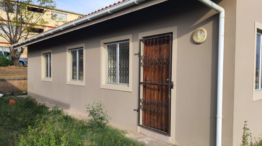 Bidding to start from R550 000 !!!! Live Streamed Auction Property Images
