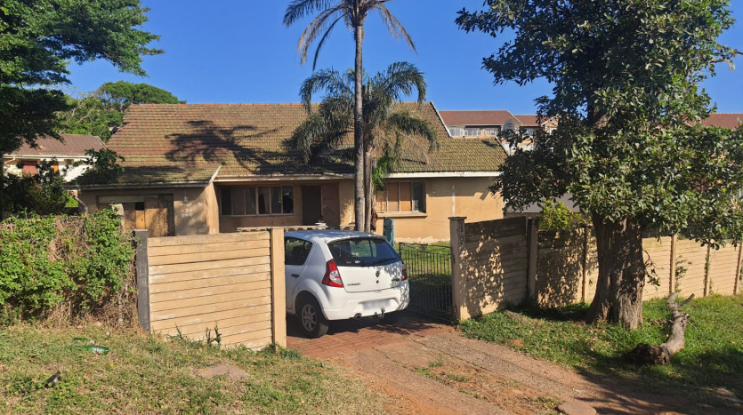 THE SELLER IS CONSIDERING OFFERS FROM R2 500 000 Property Images