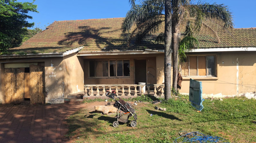 THE SELLER IS CONSIDERING OFFERS FROM R2 500 000 Property Lead Image