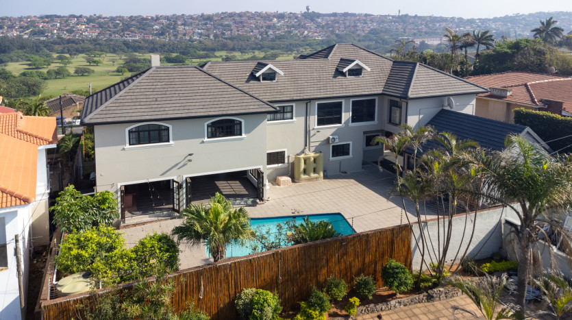 Exclusive Mansion With Golf Course and Sea Views Property Images