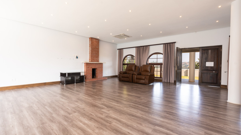Exclusive Mansion With Golf Course and Sea Views Property Images