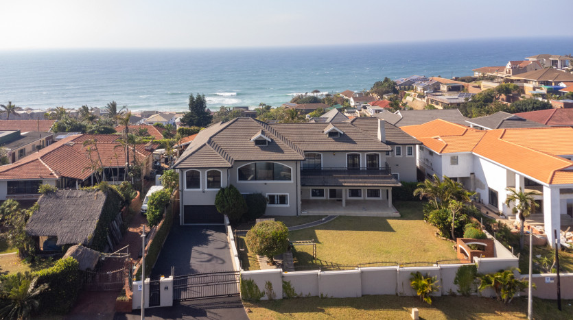 Exclusive Mansion With Golf Course and Sea Views Property Images