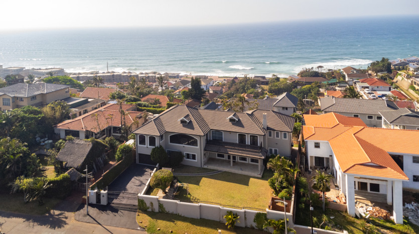 Exclusive Mansion With Golf Course and Sea Views Property Images