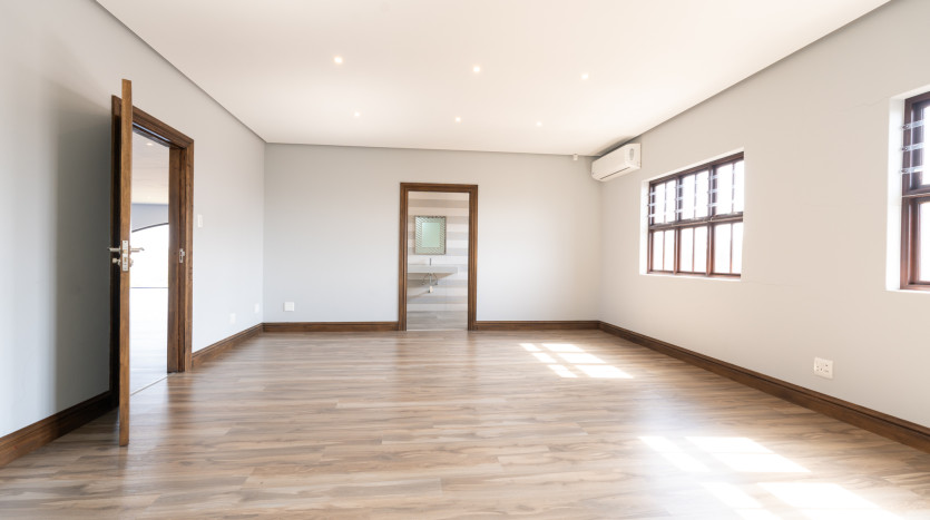 Exclusive Mansion With Golf Course and Sea Views Property Images