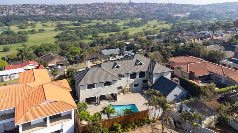 Exclusive Mansion With Golf Course and Sea Views Property Images
