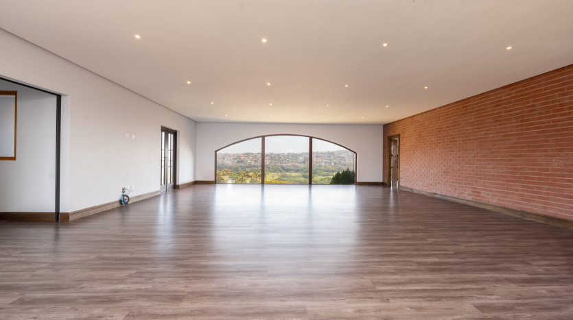 Exclusive Mansion With Golf Course and Sea Views Property Images