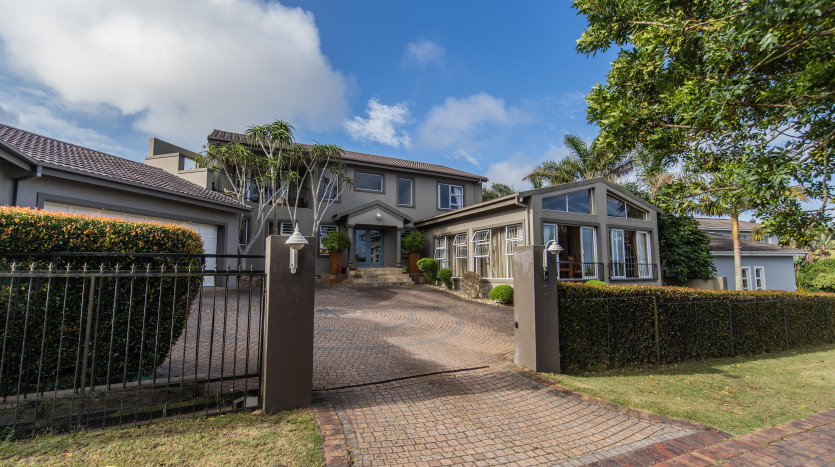 Equestrian Estate Living Property Lead Image