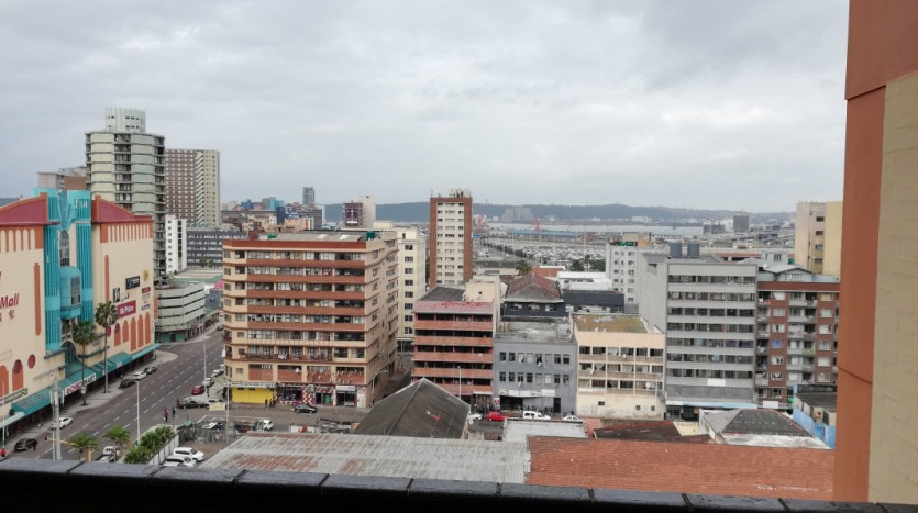 Convenient CBD Apartment with City and Bay Views Property Images