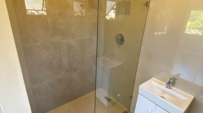 Brand New Simplex with Modern Finishes in Sea View Property Images