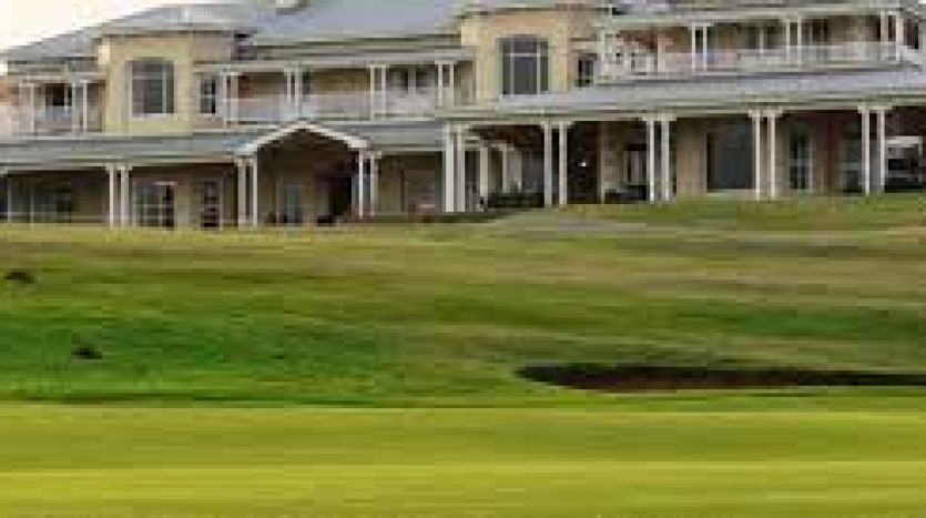 Swing into Paradise: Tee Off & Beach Bliss on KZN's North Coast! Property Images