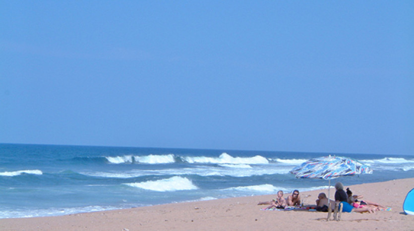 Swing into Paradise: Tee Off & Beach Bliss on KZN's North Coast! Property Images