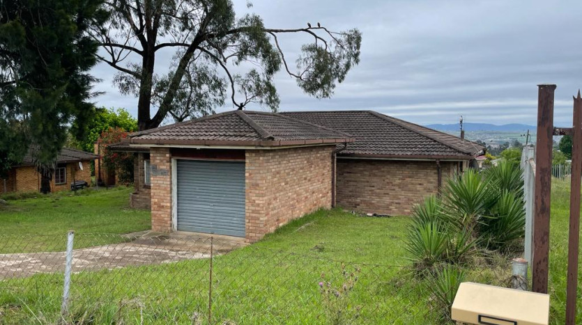 3 Bedroom House in Southernwood Property Images