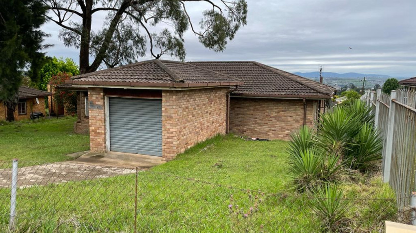 3 Bedroom House in Southernwood Property Images
