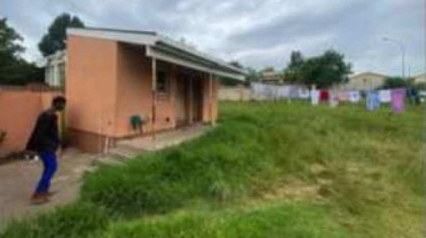 4 Bedroom House in Southernwood Property Images