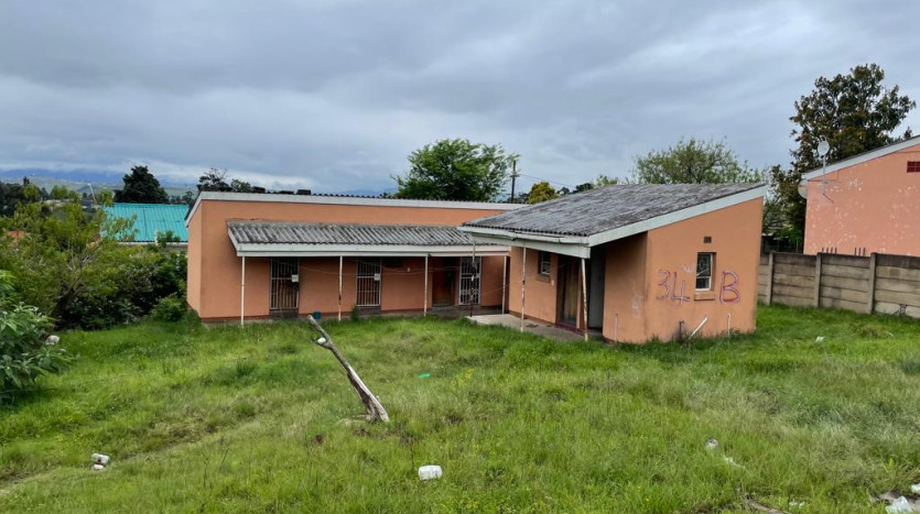 4 Bedroom House in Southernwood Property Lead Image