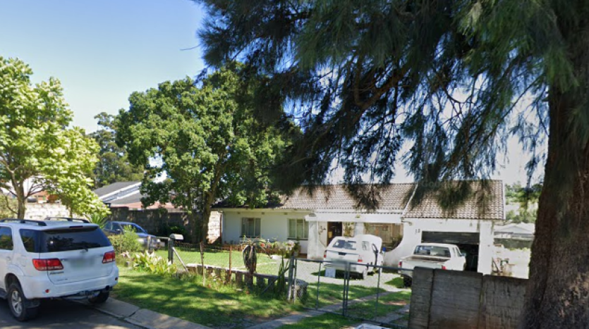 3 Bedroom House with Garage Property Images