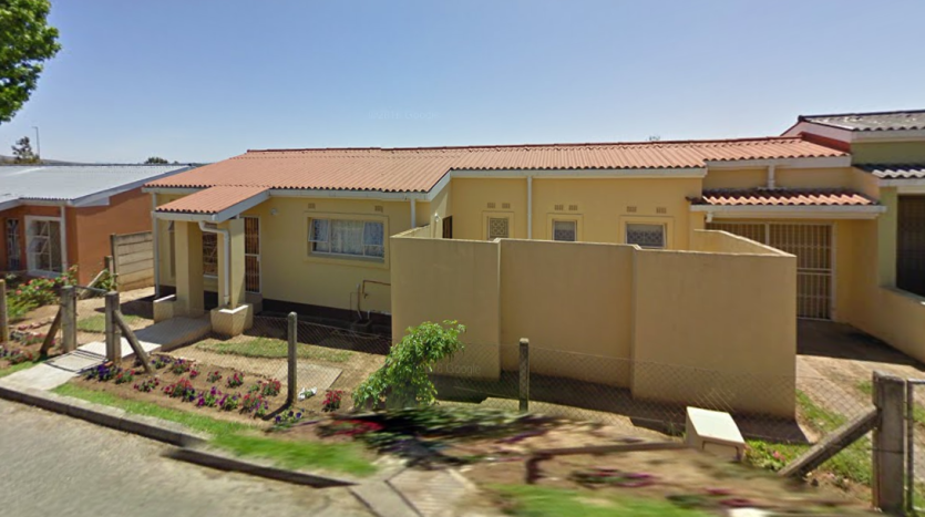 3 Bedroom House in Southernwood Property Images