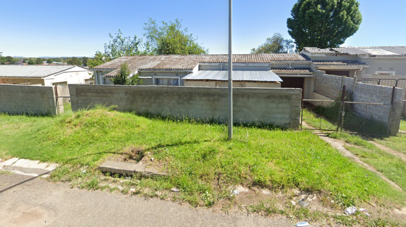 3 Bedroom Home with Garage Property Images