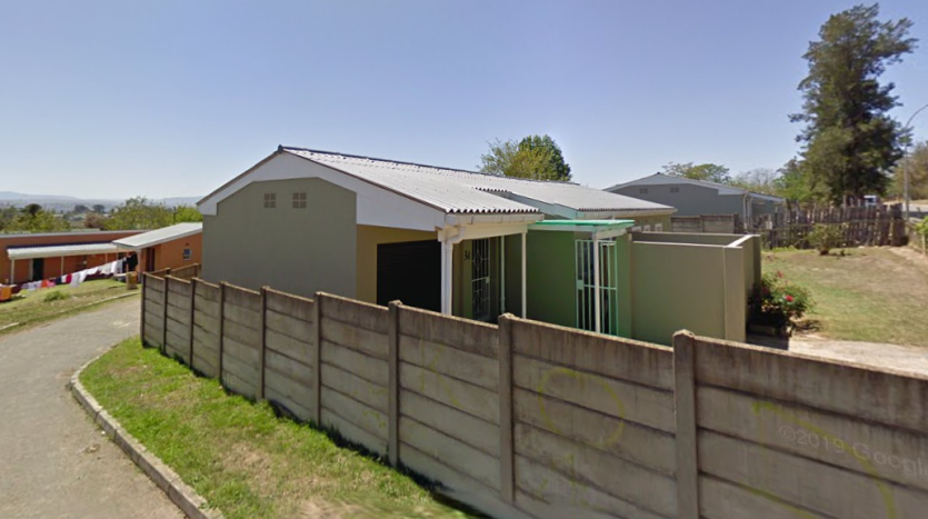 3 Bedroom Home in Southernwood Property Images