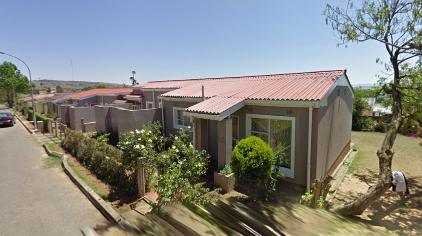 3 Bedroom Home With Garage in Southernwood Property Lead Image
