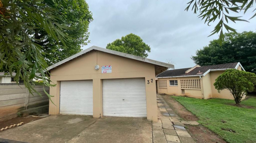 3 Bedroom House with Double Garage Property Images