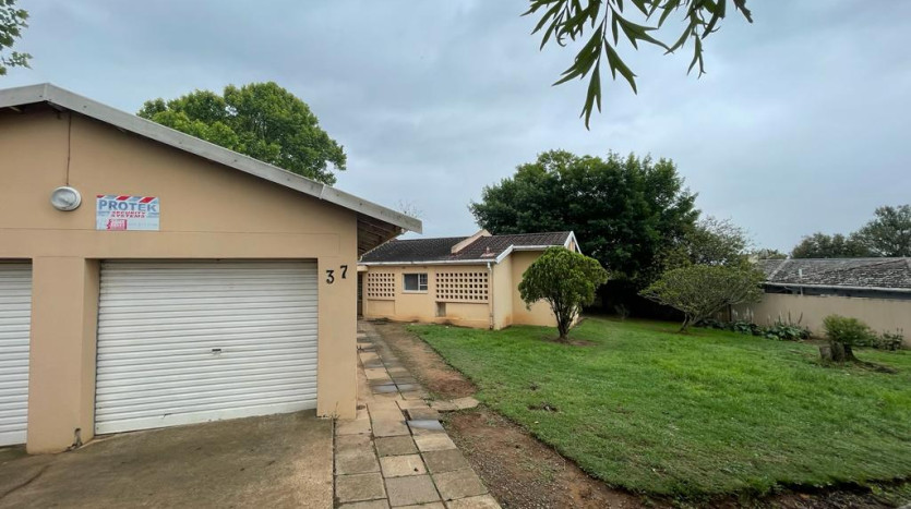 3 Bedroom House with Double Garage Property Images