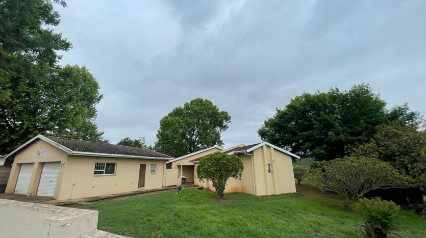 3 Bedroom House with Double Garage Property Lead Image