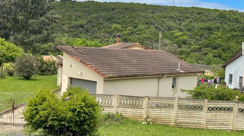 3 Bedroom House with Garage Property Images