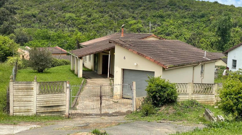 3 Bedroom House with Garage Property Images