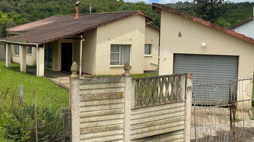 3 Bedroom House with Garage Property Images