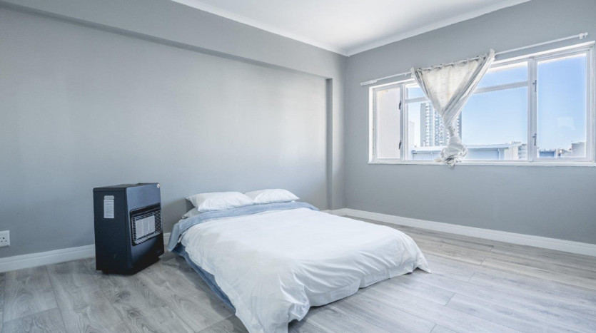 Upmarket Apartment in Sea Point, Cape Town Property Images