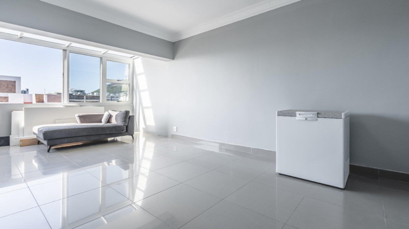 Upmarket Apartment in Sea Point, Cape Town Property Images