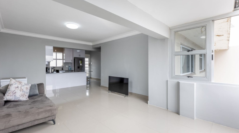 Upmarket Apartment in Sea Point, Cape Town Property Images