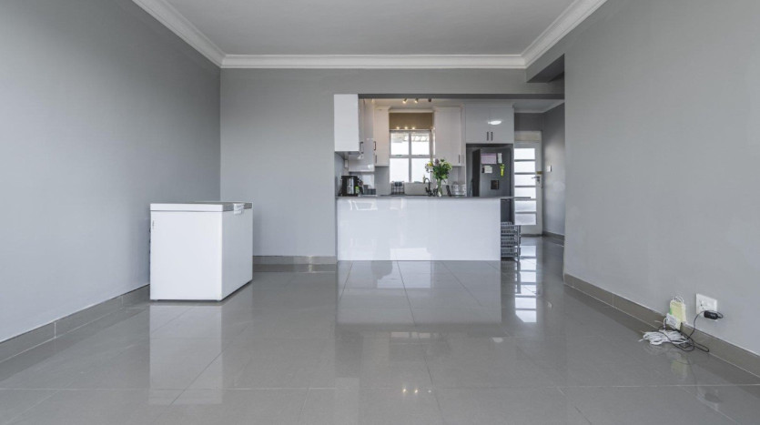 Upmarket Apartment in Sea Point, Cape Town Property Images