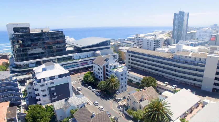 Upmarket Apartment in Sea Point, Cape Town Property Images