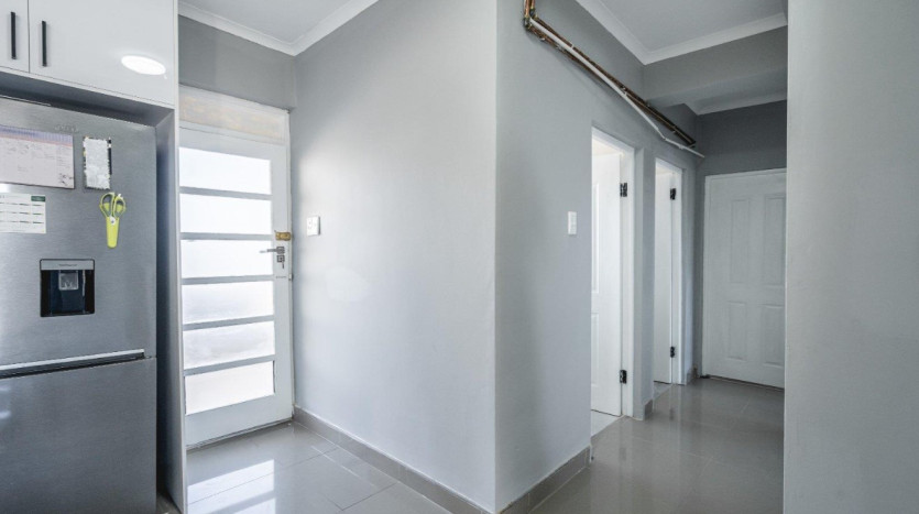 Upmarket Apartment in Sea Point, Cape Town Property Images