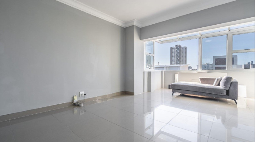 Upmarket Apartment in Sea Point, Cape Town Property Images