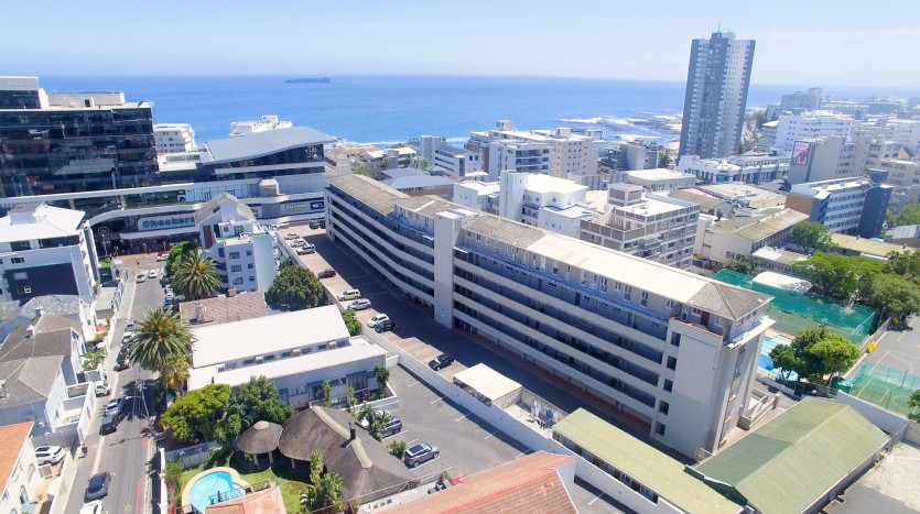 Upmarket Apartment in Sea Point, Cape Town Property Images
