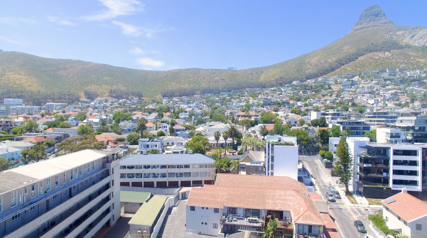 Upmarket Apartment in Sea Point, Cape Town Property Images