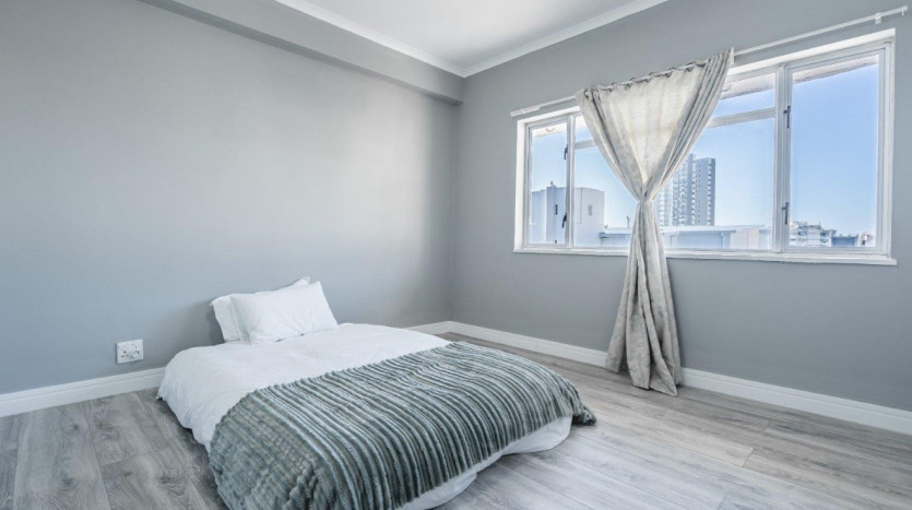 Upmarket Apartment in Sea Point, Cape Town Property Images