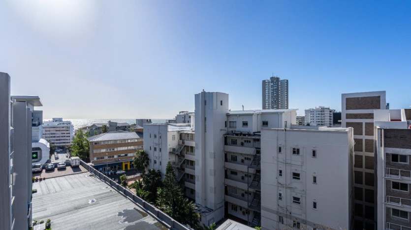Upmarket Apartment in Sea Point, Cape Town Property Images