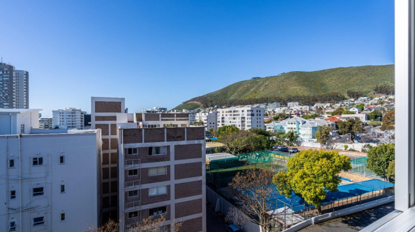 Upmarket Apartment in Sea Point, Cape Town Property Images