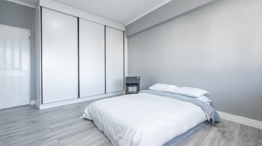 Upmarket Apartment in Sea Point, Cape Town Property Images
