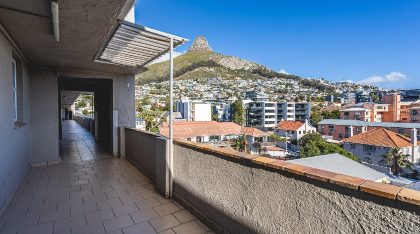 Upmarket Apartment in Sea Point, Cape Town Property Images