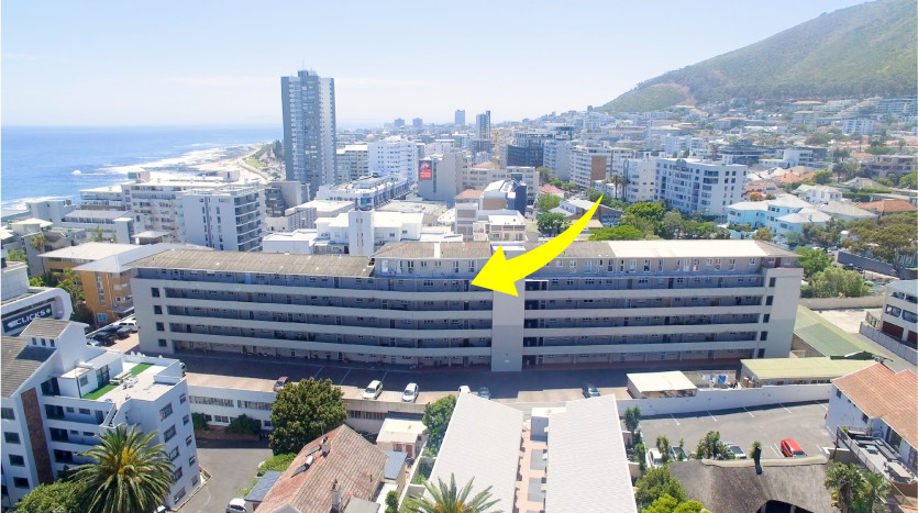 Upmarket Apartment in Sea Point, Cape Town Property Lead Image