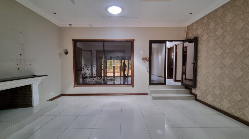 Stand-Alone Office Building and 3 Bedroom Home in Westville Property Images