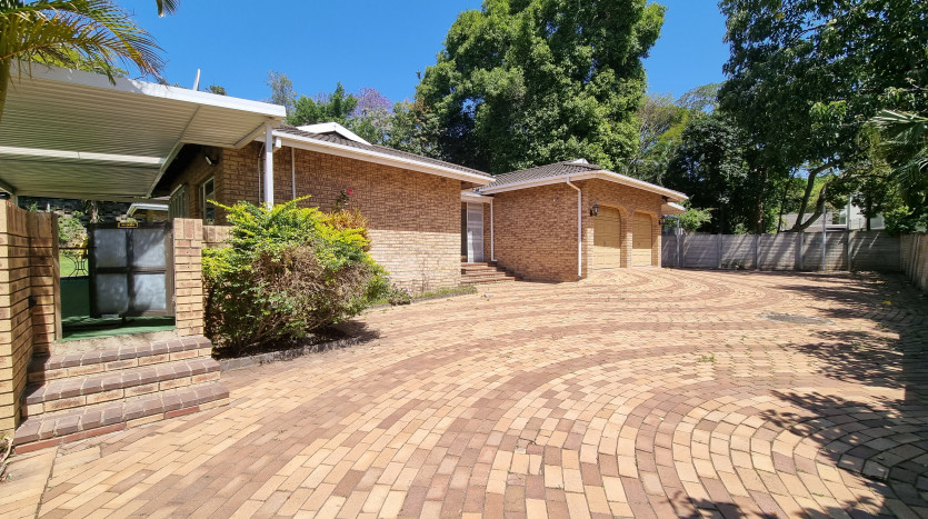 Stand-Alone Office Building and 3 Bedroom Home in Westville Property Images